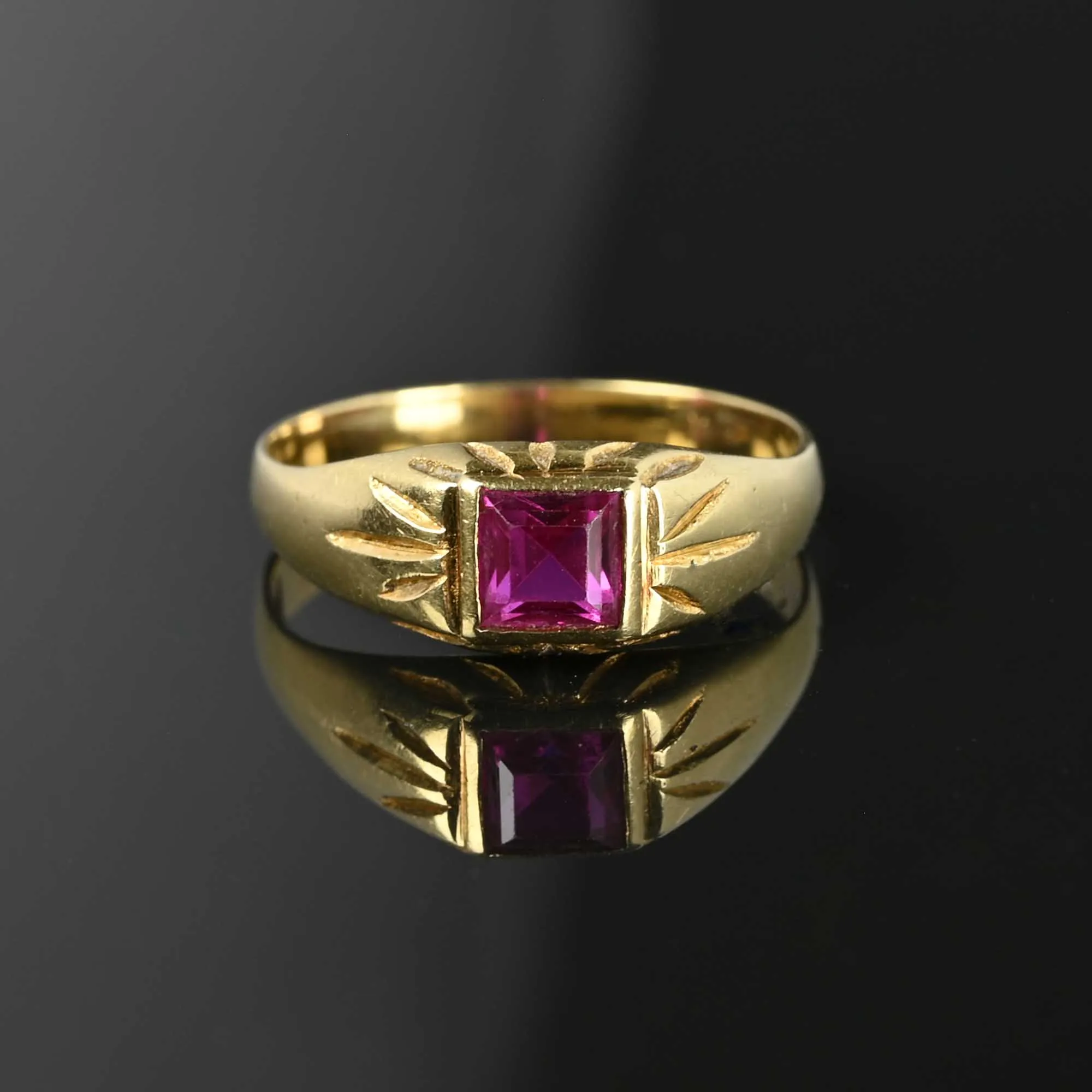 Antique 18K Gold Ruby Ring