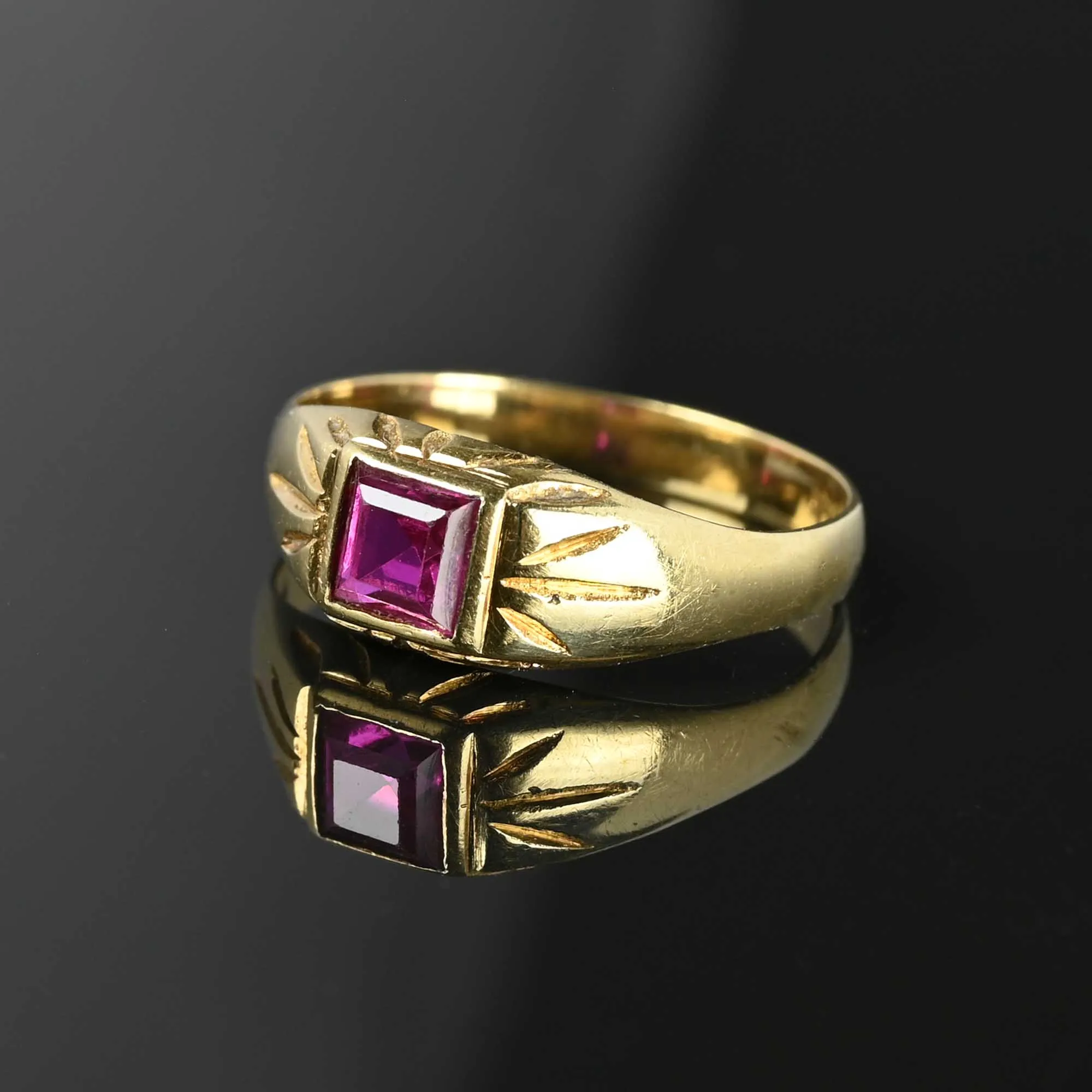 Antique 18K Gold Ruby Ring