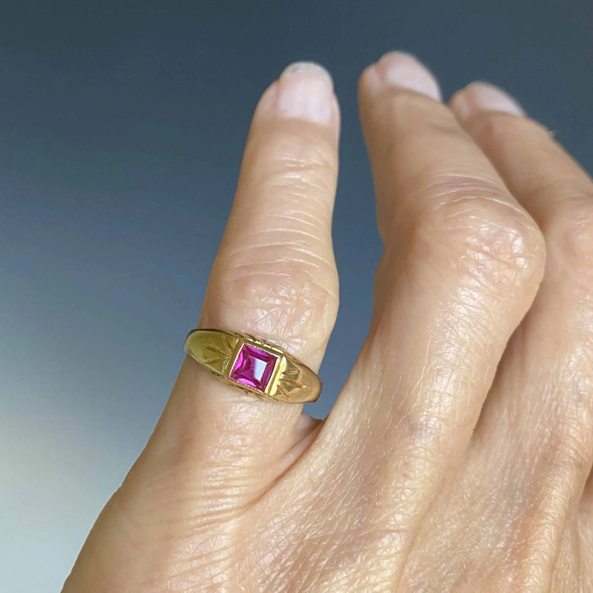 Antique 18K Gold Ruby Ring