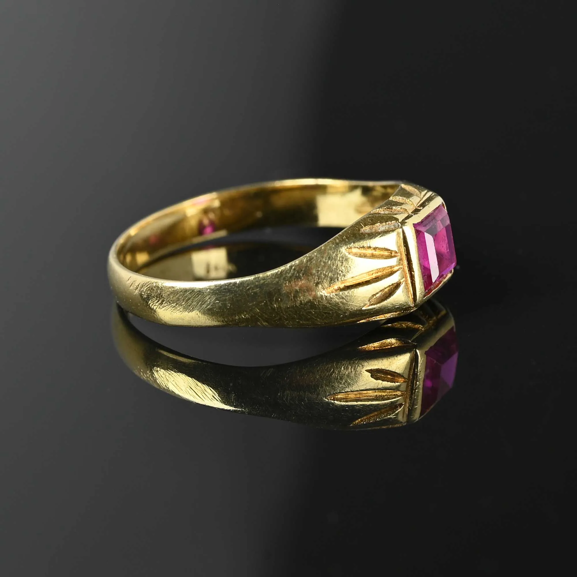 Antique 18K Gold Ruby Ring