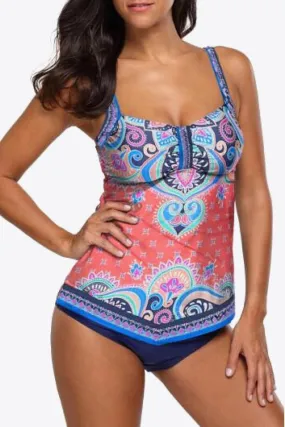 Tankini-Set mit verstellbaren Trägern und Aufdruck „Sunset and Swim“.