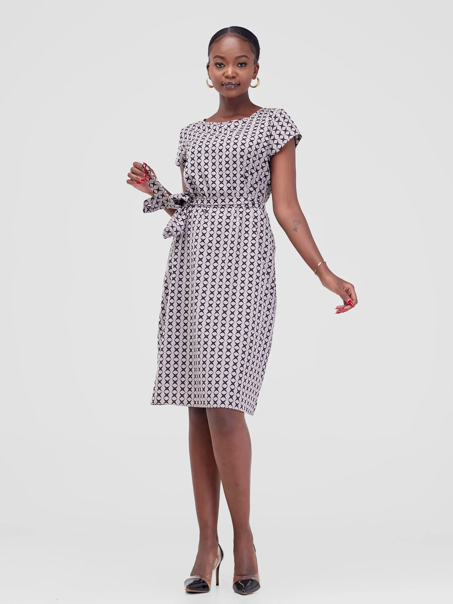 Vivo Muna Cap Sleeved Knee Length Dress - Grey / Black Clover Print