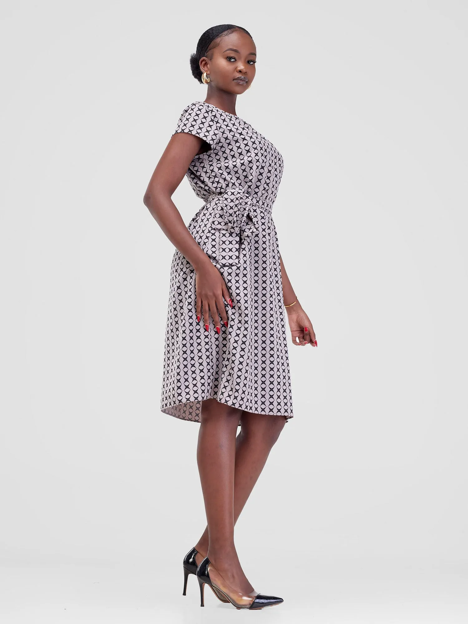 Vivo Muna Cap Sleeved Knee Length Dress - Grey / Black Clover Print